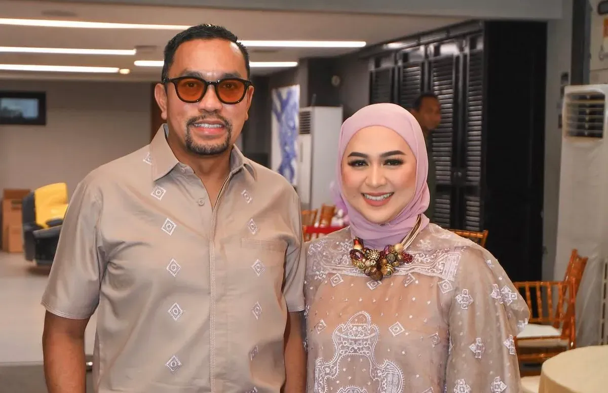 Istri Ahmad Sahroni Siapa? Jadi Sorotan Usai Diduga Kabur ke Singapura Naik Jet Pribadi – Poskota