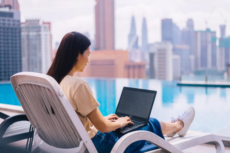Traveling ala Digital Nomad: Kerja Sambil Jalan-Jalan